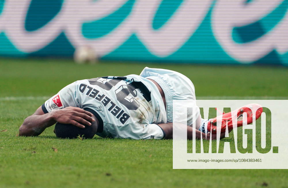 Germany Soccer 2. Bundesliga 2026–2027, Matchday 7: VfL Bochum vs. Arminia Bielefeld at Vonovia Ruhrstadion in Bochum; injury to Isaiah Young of Arminia Bielefeld, 30