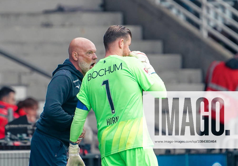 Germany Soccer 2. Bundesliga 2026–2027, Matchday 7: VfL Bochum vs. Arminia Bielefeld, Vonovia Ruhrstadion, Bochum; Instructions from Coach Uwe Rösler; Uwe Rösler, Coach of VfL Bochum; Timo Horn, VfL Bochum, 1