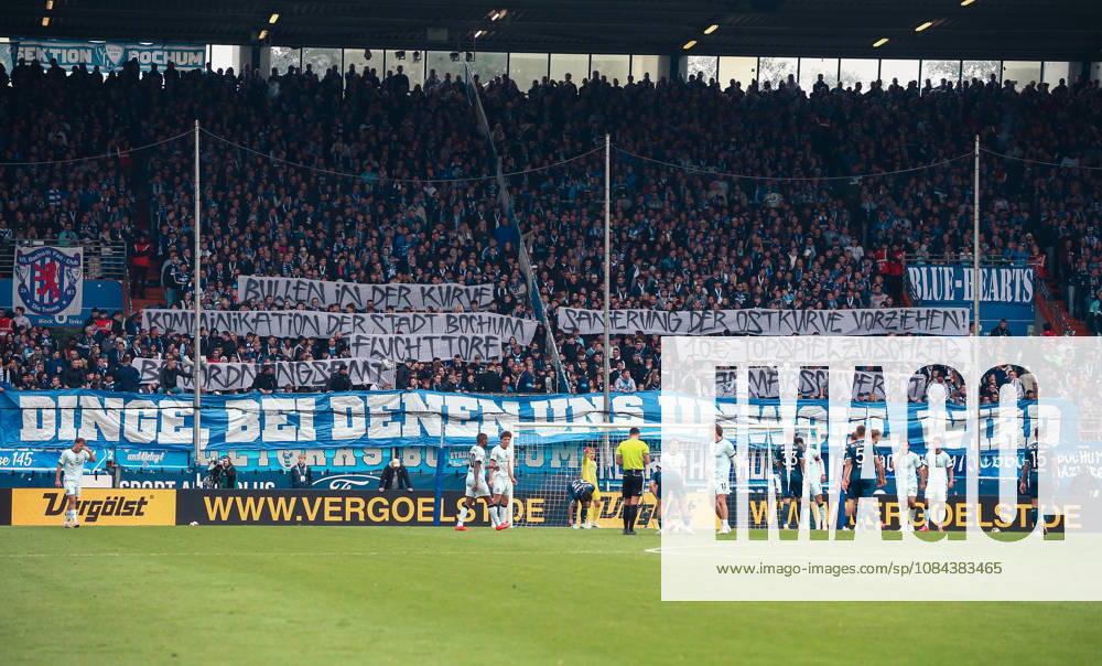 Germany Soccer 2. Bundesliga 2026–2027, Matchday 7: VfL Bochum vs. Arminia Bielefeld at Vonovia Ruhrstadion in Bochum. Fan protest in the East Stand: VfL Bochum supporters are holding up banners demanding an earlier renovation of the stand and criticizing, among other things, the City of Bochum’s communication, the police presence in the fan section, and the 10-euro top match surcharge. Bochum, Vonovia Ruhrstadion, Germany