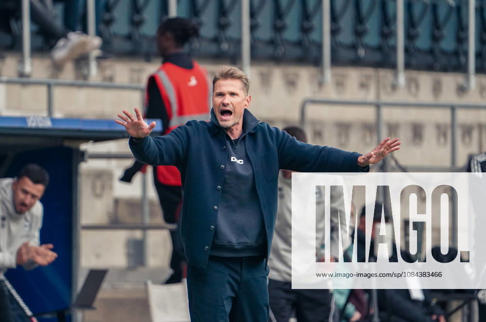 Germany Soccer 2. Bundesliga 2026–2027, Matchday 7: VfL Bochum vs. Arminia Bielefeld at Vonovia Ruhrstadion, Bochum—Gestures, Body Language, Emotion—Oliver Kirch, Coach of Arminia Bielefeld