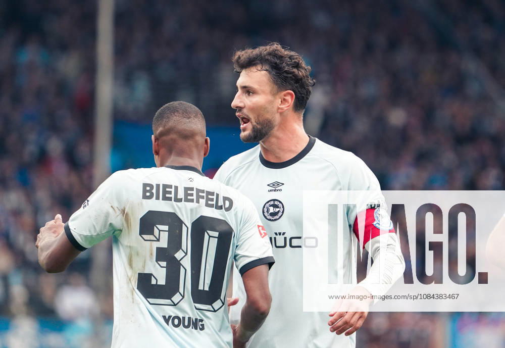 Germany Soccer 2. Bundesliga 2026–2027, Matchday 7: VfL Bochum vs. Arminia Bielefeld at Vonovia Ruhrstadion, Bochum—Gestures, Body Language, Emotion: Isaiah Young (Arminia Bielefeld), 30; Maximilian Bauer (Arminia Bielefeld), 5