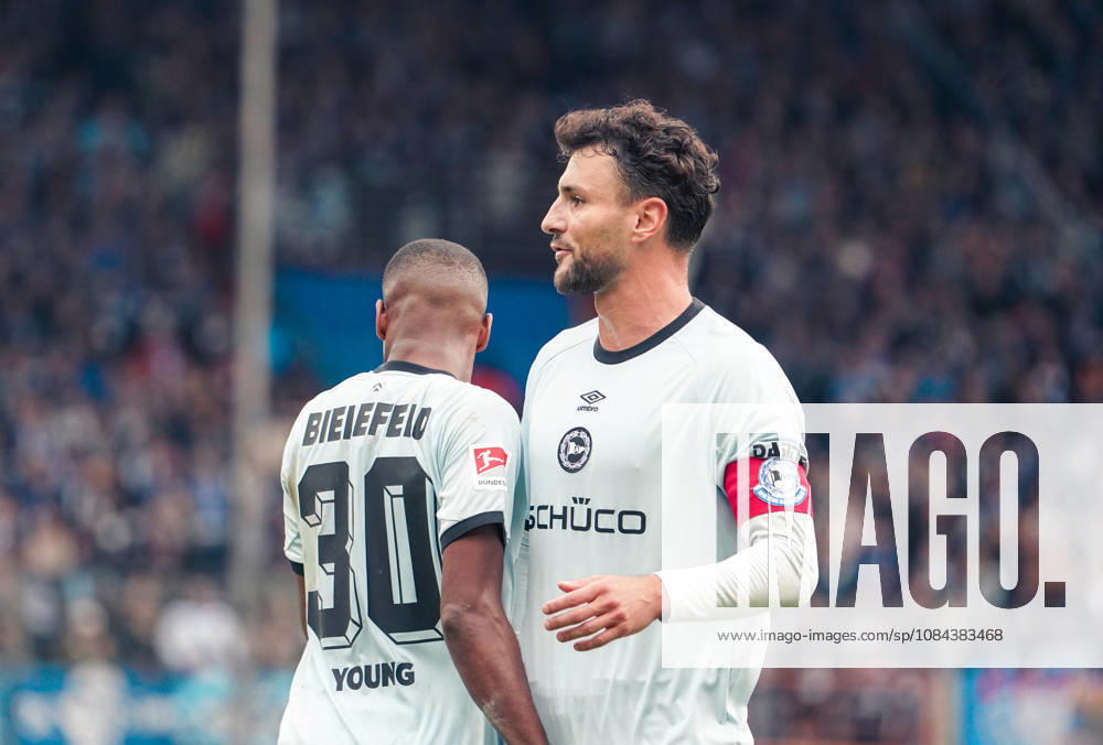 Germany Soccer 2. Bundesliga 2026–2027, Matchday 7: VfL Bochum vs. Arminia Bielefeld at Vonovia Ruhrstadion, Bochum—Gestures, Body Language, Emotion: Isaiah Young (Arminia Bielefeld), 30; Maximilian Bauer (Arminia Bielefeld), 5