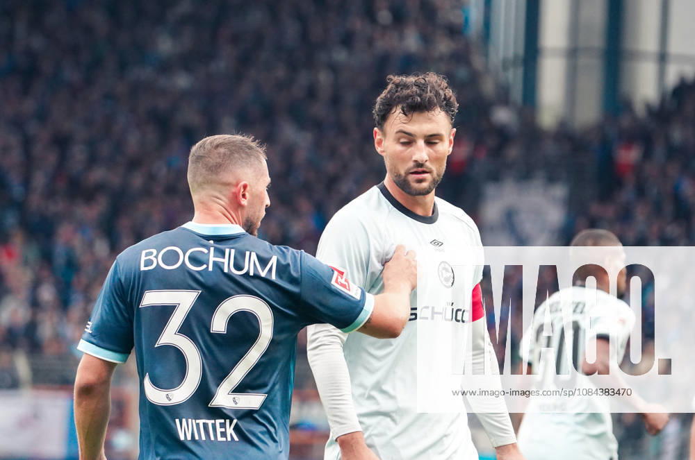 German Soccer 2. Bundesliga 2026–2027, Matchday 7: VfL Bochum vs. Arminia Bielefeld at Vonovia Ruhrstadion, Bochum—Gestures, Body Language, Emotion: Maximilian Wittek (VfL Bochum, 32) and Maximilian Bauer (Arminia Bielefeld), 5