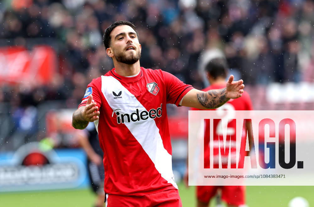UTRECHT FC Utrecht forward Angel Alarcon celebrates after scoring during the Vriendenloterij Eredivisie match between FC Utrecht and Willem II at Stadion Galgenwaard on October 11, 2026, in Utrecht, Netherlands PETER LOUS EYE4IMAGES DeFodi Images