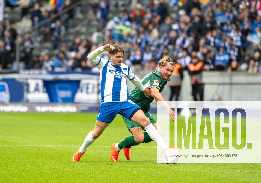 Soccer, Men s, 2026–2027 Season, 2. Bundesliga, Matchday 7, Hertha BSC vs. SpVgg Greuther Fürth, from left: Mads Pedersen (Hertha BSC), Felix Klaus (Greuther Fürth), October 11, 2026,