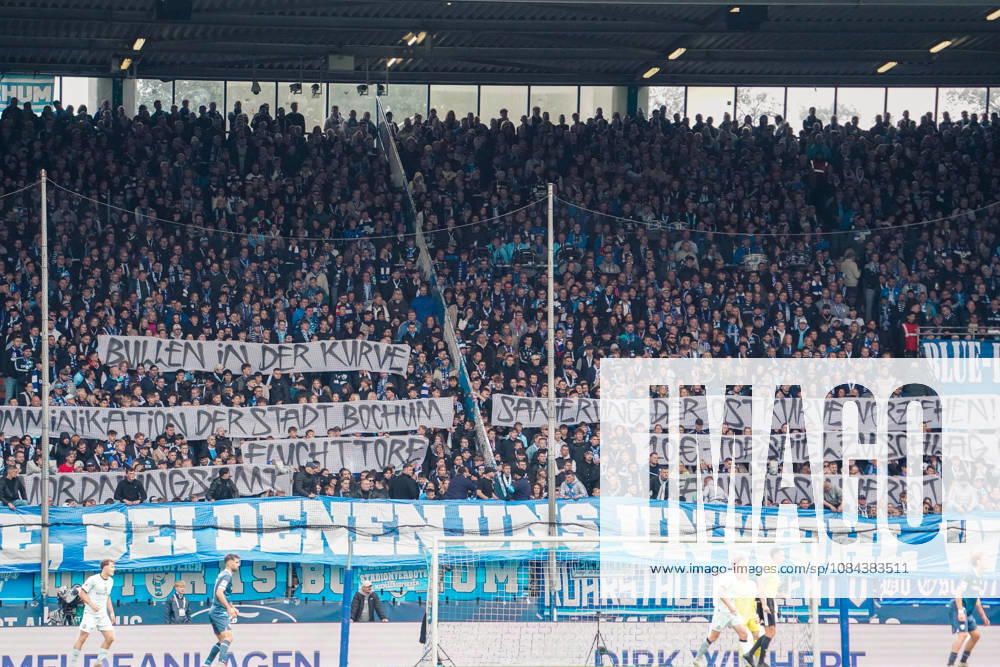 Germany Soccer 2. Bundesliga 2026–2027, Matchday 7: VfL Bochum vs. Arminia Bielefeld at Vonovia Ruhrstadion in Bochum. Fan protest in the East Stand: VfL Bochum supporters are holding up banners demanding an earlier renovation of the stand and criticizing, among other things, the City of Bochum’s communication, the police presence in the fan section, and the 10-euro top match surcharge. Bochum, Vonovia Ruhrstadion, Germany