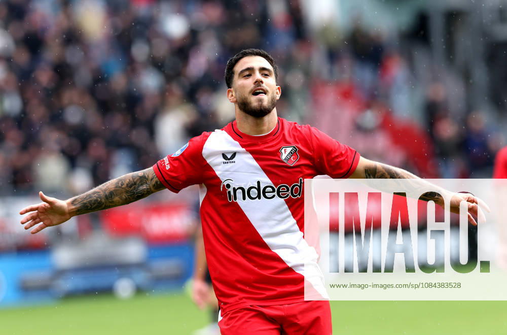 UTRECHT FC Utrecht forward Angel Alarcon celebrates after scoring during the Vriendenloterij Eredivisie match between FC Utrecht and Willem II at Stadion Galgenwaard on October 11, 2026, in Utrecht, the Netherlands. PETER LOUS EYE4IMAGES DeFodi Images