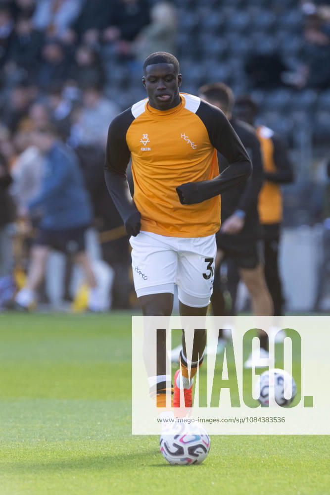 Hull City v Everton Premier League Nobel Mendy of Hull City warms up ahead of during the Premier League match between Hull City and Everton at the MKM Stadium, Hull. 11 10 2026 UK Newspapers OUT