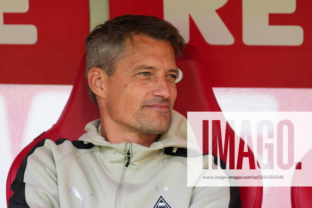 Men s, Soccer, Bundesliga 1, 1. FC Köln vs. Borussia Mönchengladbach, 2026–2027 season, RheinEnergieSTADION Alexander Blessin, Head Coach of Borussia Mönchengladbach. DFB regulations prohibit any use of photographs as image sequences and or quasi-video.
