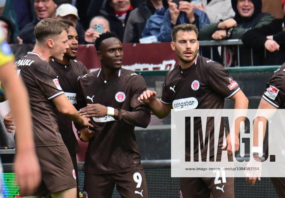 German Soccer, Men s, 2nd Division, Matchday 5, 2026–2027 Season, Hamburg, FC St. Pauli vs. Karlsruher SC: Abdoulie Ceesay of Pauli 09 scores the 1–0 goal for Pauli and celebrates with the team. DFB and DFL regulations prohibit any use of photographs as image sequences and or quasi-video. Hamburg Millerntorstadion, Hamburg, Germany