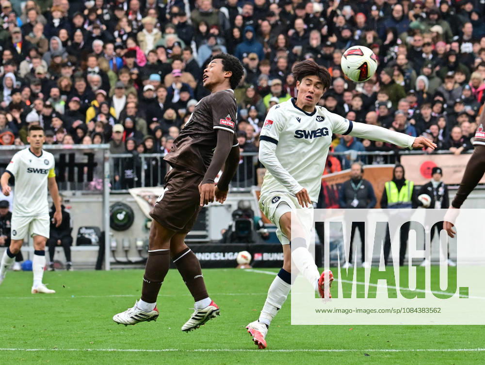 GER Soccer, Men, 2nd Division, Matchday 5, 2026–2027 Season, Hamburg, FC St. Pauli vs. Karlsruher SC: Joel Chima Fujita (Pauli 16) tries to get past Shio Fukuda (Karlsruhe 13). DFB and DFL regulations prohibit any use of photographs as image sequences and or quasi-video. Hamburg Millerntorstadion, Hamburg, Germany