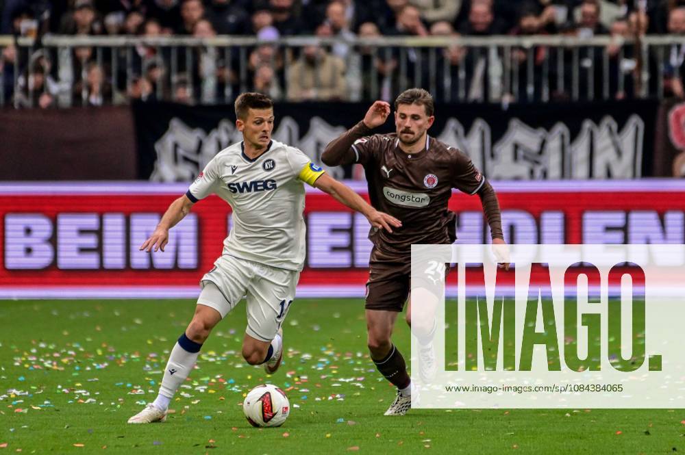 Connor Metcalfe Pauli 10 Marvin Wanitzek KSC Germany, Hamburg, Millerntor Stadium, soccer, 2. Bundesliga, FC St. Pauli, Karlsruher SC