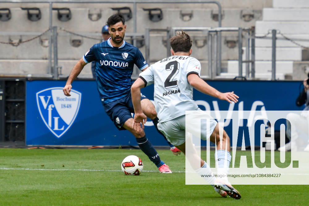From left: Gerrit Holtmann (Bochum) and Felix Hagmann (Bielefeld) in a one-on-one battle 2 11 10 2026 ¢ Soccer ¢ VfL Bochum vs. DSC Arminia Bielefeld, Vonovia Ruhrstadion, Bochum, DFB DFL REGULATIONS PROHIBIT ANY USE OF PHOTOGRAPHS AS IMAGE SEQUENCES AND OR QUASI-VIDEO NRW Germany