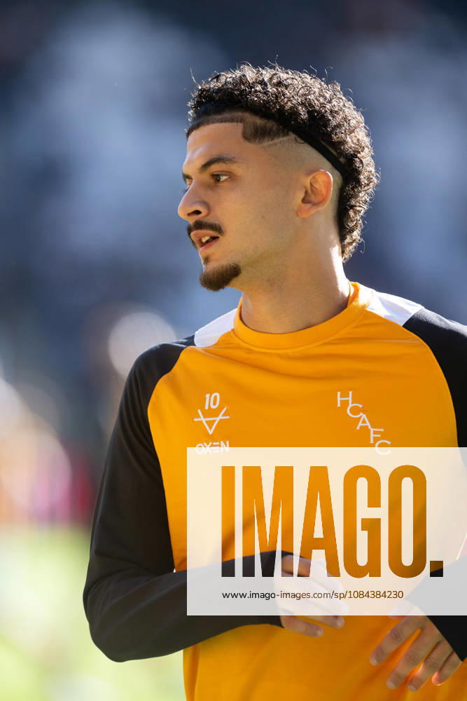 Hull City v Everton Premier League Mohamed Belloumi of Hull City warms up ahead of during the Premier League match between Hull City and Everton at the MKM Stadium, Hull. 11 10 2026 UK Newspapers OUT