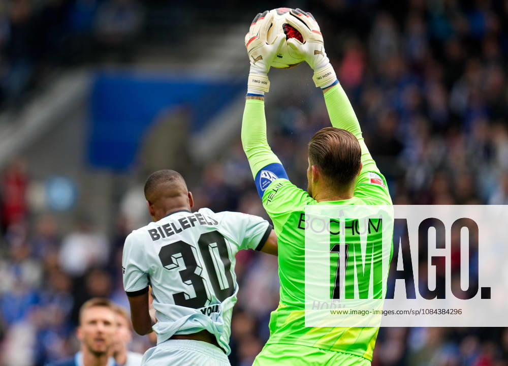 Timo Horn of VfL Bochum 1848, No. 1, catches the ball against Isaiah Young of DSC Arminia Bielefeld, No. 30 (GER), VfL Bochum 1848 vs. DSC Arminia Bielefeld, 2. Bundesliga, Matchday 7, 2026–27 season, Vonovia Ruhrstadion, Bochum, October 11, 2026 DFL REGULATIONS PROHIBIT ANY USE OF PHOTOGRAPHS AS IMAGE SEQUENCES AND OR QUASI-VIDEO VfL Bochum 1848 vs. DSC Arminia Bielefeld, 2. Bundesliga, Matchday 7, 2026–27 Season, October 11, 2026, Bochum