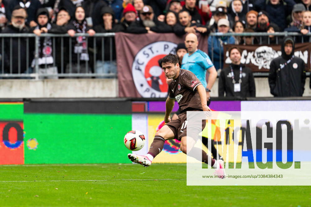 Arkadiusz Pyrka, FC St. Pauli, 11th cross, GER, FC St. Pauli vs. Karlsruher SC, soccer, 2. Bundesliga, Matchday 7, 2026–2027 season, October 11, 2026 DFL regulations prohibit any use of photographs as image sequences and or quasi-video, GER, FC St. Pauli vs. Karlsruher SC, soccer, 2. Bundesliga, Matchday 7, 2026–2027 season, October 11, 2026, Hamburg