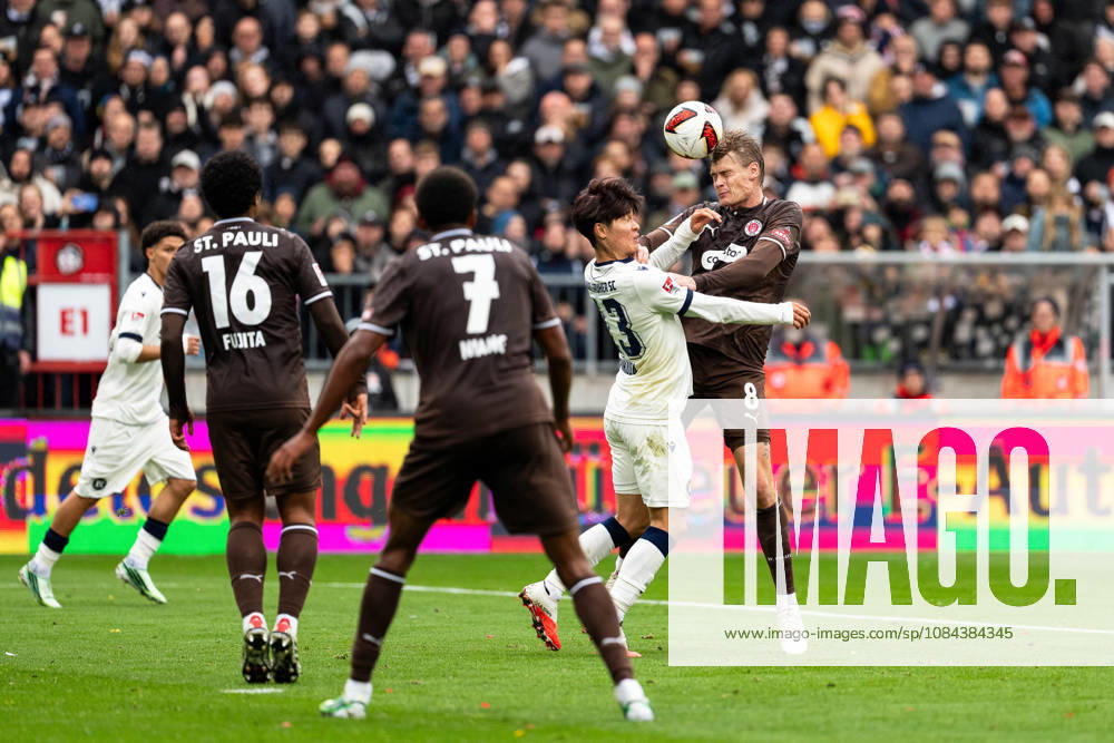 Eric Smith, FC St. Pauli, 08 header, Shio Fukuda, Karlsruher SC, 13, GER, FC St. Pauli vs. Karlsruher SC, soccer, 2. Bundesliga, Matchday 7, 2026–2027 season, October 11, 2026 DFL regulations prohibit any use of photographs as image sequences and or quasi-video, GER, FC St. Pauli vs. Karlsruher SC, soccer, 2. Bundesliga, Matchday 7, 2026–2027 season, October 11, 2026, Hamburg