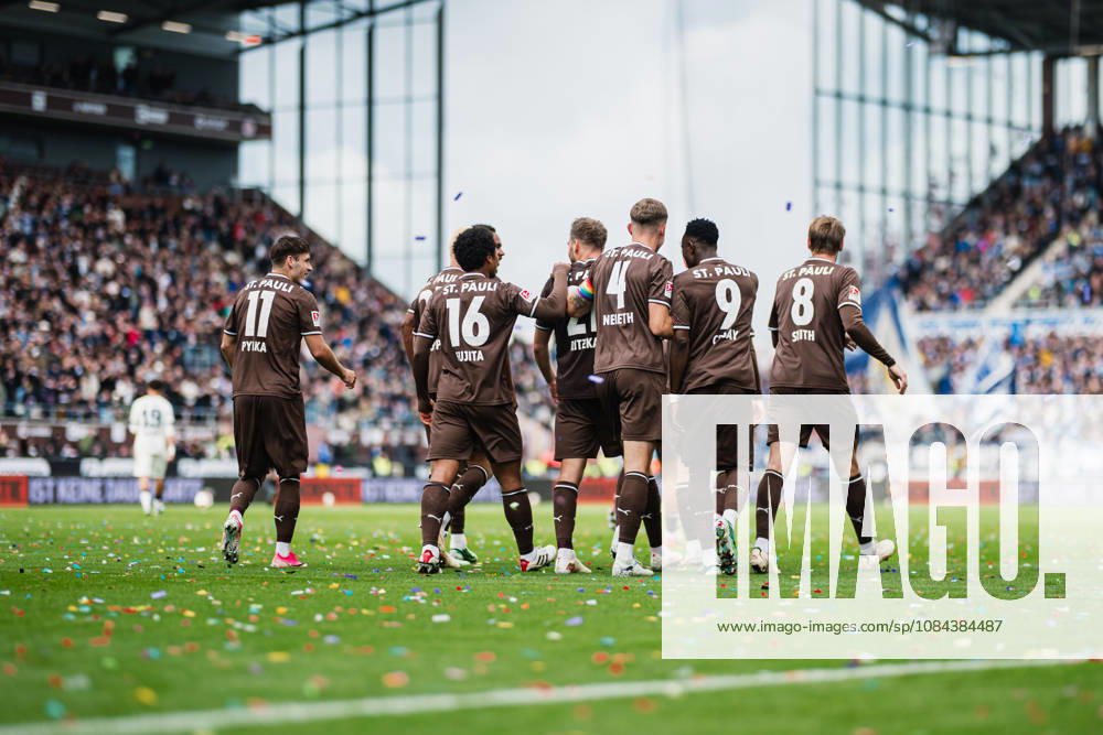 2. Bundesliga: FC St. Pauli vs. Karlsruher SC, October 11, 2026 – GOAL, CELEBRATION after Lars Ritzka scores the 2-0 goal for FC St. Pauli, 21 – here’s the whole soccer team, 2. Bundesliga, Matchday 7: FC St. Pauli vs. Karlsruher SC on October 11, 2026, at Millerntor Stadium, Hamburg. DFL regulations prohibit any use of photographs as image sequences and or quasi-video.