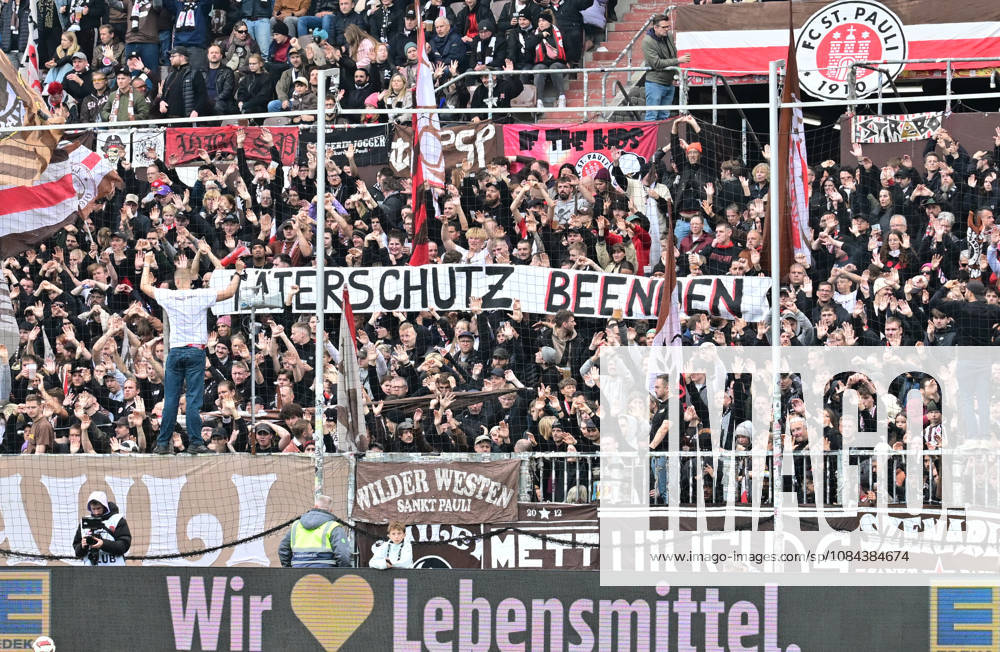 GER Soccer, Men, 2nd Division, Matchday 5, 2026–2027 Season, Hamburg, FC St. Pauli vs. Karlsruher SC Feature: St. Pauli fans display posters. DFB and DFL regulations prohibit any use of photographs as image sequences and or quasi-video. Hamburg Millerntorstadion, Hamburg, Germany