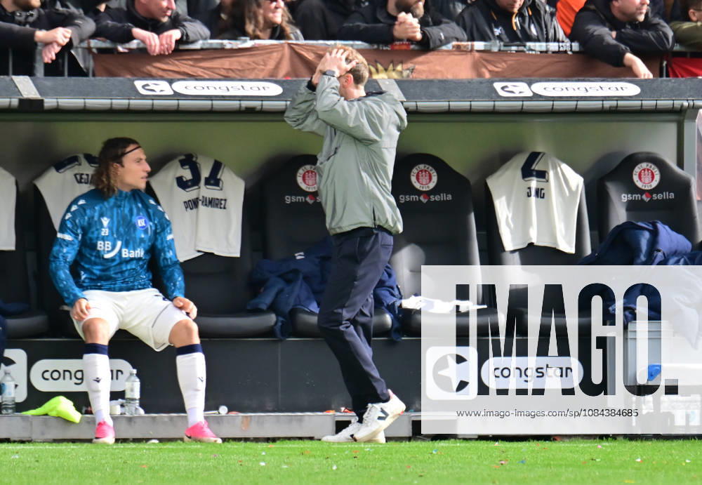 GER Soccer, Men, 2nd Division, Matchday 5, 2026–2027 Season, Hamburg, FC St. Pauli vs. Karlsruher SC Coach Maximilian Senft Karlsruhe throws their hands up in despair DFB and DFL regulations prohibit any use of photographs as image sequences and or quasi-video Hamburg Millerntorstadion Hamburg, Germany