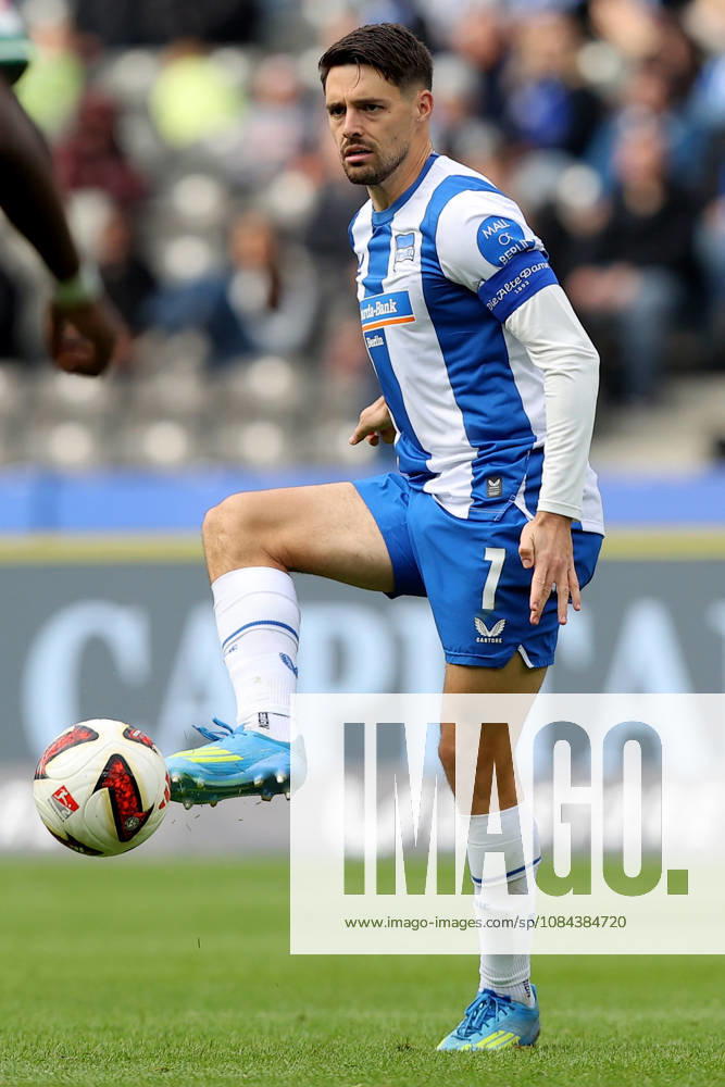 Soccer 2. Bundesliga, Hertha BSC Berlin vs. SpVgg Greuther Fürth, left: Josip Brekalo, Hertha BSC Berlin. DFL and DFB regulations prohibit any use of photographs as image sequences and or quasi-video. Berlin