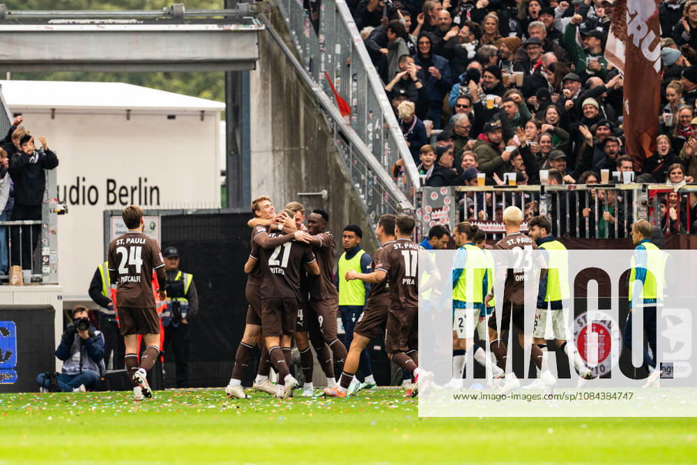 Goal to make it 2–0: Lars Ritzka (FC St. Pauli), 21 celebrates with David Nemeth (FC St. Pauli), 04, Abdoulie Ceesay (FC St. Pauli), 09, Arkadiusz Pyrka (FC St. Pauli), 11, Louis Oppie (FC St. Pauli), 23, GER, FC St. Pauli vs. Karlsruher SC, soccer, 2. Bundesliga, Matchday 7, 2026–2027 season, October 11, 2026 DFL regulations prohibit any use of photographs as image sequences and or quasi-video GER, FC St. Pauli vs. Karlsruher SC, soccer, 2. Bundesliga, Matchday 7, 2026–2027 season, October 11, 2026, Hamburg