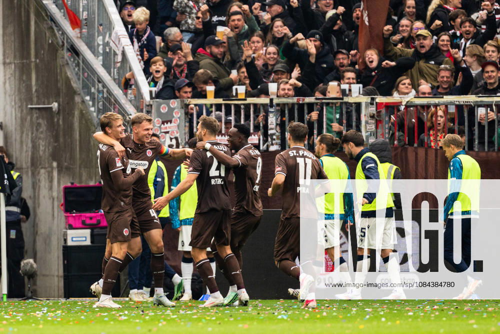 Goal to make it 2–0: Lars Ritzka (FC St. Pauli), 21 celebrates with David Nemeth (FC St. Pauli), 04, Abdoulie Ceesay (FC St. Pauli), 09, Arkadiusz Pyrka (FC St. Pauli), 11, GER, FC St. Pauli vs. Karlsruher SC, Soccer, 2. Bundesliga, Matchday 7, 2026–2027 season, October 11, 2026 DFL regulations prohibit any use of photographs as image sequences and or quasi-video GER, FC St. Pauli vs. Karlsruher SC, soccer, 2. Bundesliga, Matchday 7, 2026–2027 season, October 11, 2026, Hamburg