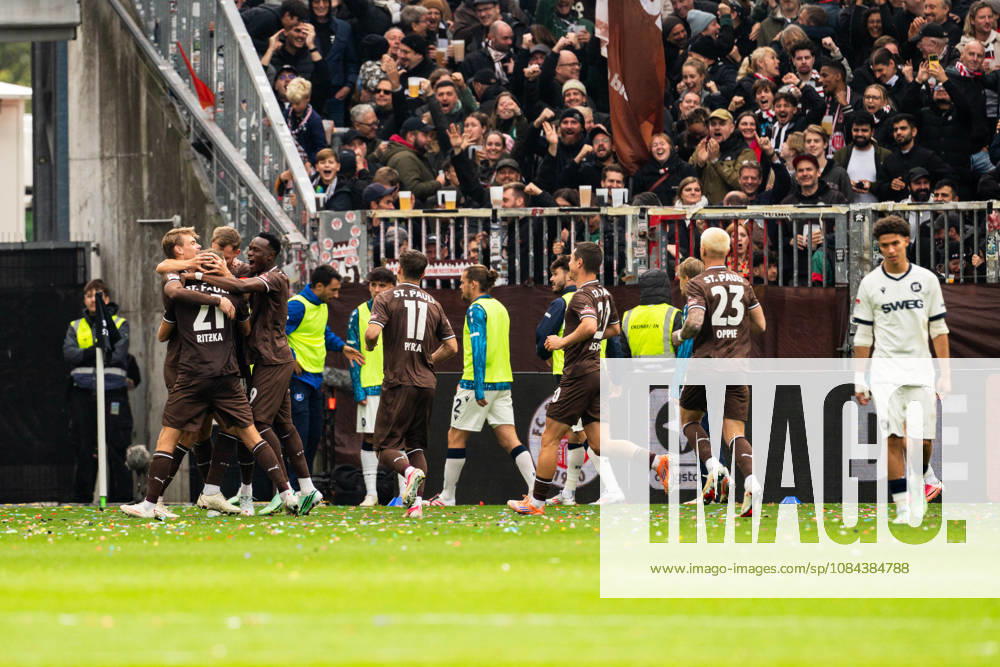 Goal to make it 2–0: Lars Ritzka (FC St. Pauli); 21 celebrates with David Nemeth (FC St. Pauli); 04, Abdoulie Ceesay (FC St. Pauli), 09, Arkadiusz Pyrka (FC St. Pauli), 11, Mathias Rasmussen (FC St. Pauli), 20, and Louis Oppie (FC St. Pauli), 23, GER, FC St. Pauli vs. Karlsruher SC, soccer, 2. Bundesliga, Matchday 7, 2026–2027 season, October 11, 2026 DFL regulations prohibit any use of photographs as image sequences and or quasi-video GER, FC St. Pauli vs. Karlsruher SC, soccer, 2. Bundesliga, Matchday 7, 2026–2027 season, October 11, 2026, Hamburg
