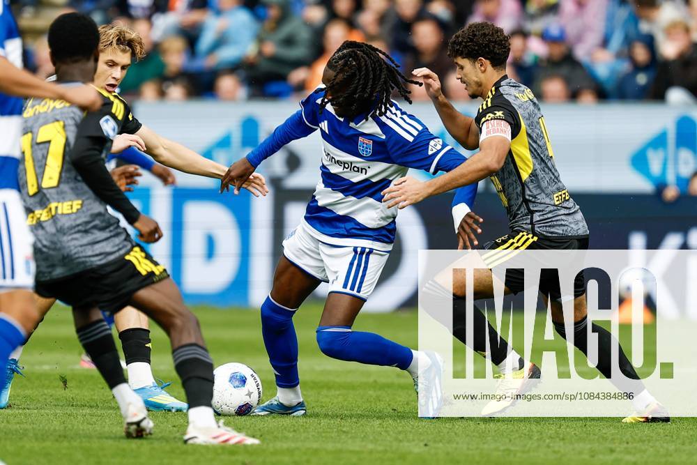 ZWOLLE - Ibrahim Cissoko of PEC Zwolle, Ismaël Baouf of SC Cambuur (lr) during the Dutch Eredivisie match between PEC Zwolle and Cambuur at the MAC3Park stadium on October 11, 2026 in Zwolle, the Netherlands. VINCENT JANNINK ANP Eredivisie 2026 27 ANPxSportx IVx 572126460 originalFilename: 572126460