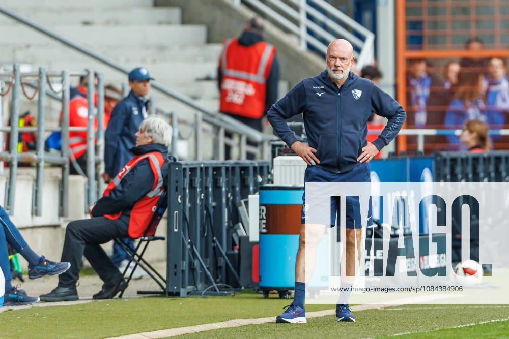 VfL Bochum coach Uwe Roesler looks dejected during the 2. Bundesliga match between VfL Bochum and Arminia Bielefeld at the Ruhrstadion on October 11, 2026, in Bochum, Germany. Photo by Mario Hommes, DeFodi Images. Coach Uwe Roesler of VfL Bochum looks dejected during the 2nd Bundesliga match between VfL Bochum and Arminia Bielefeld at Vonovia Ruhrstadion on October 11, 2026 in Bochum, Germany. Photo by Mario Hommes, DeFodi Images. DFB and DFL regulations prohibit any use of photographs as image sequences and or quasi-video. Photo by Mario Hommes, DeFodi Images.