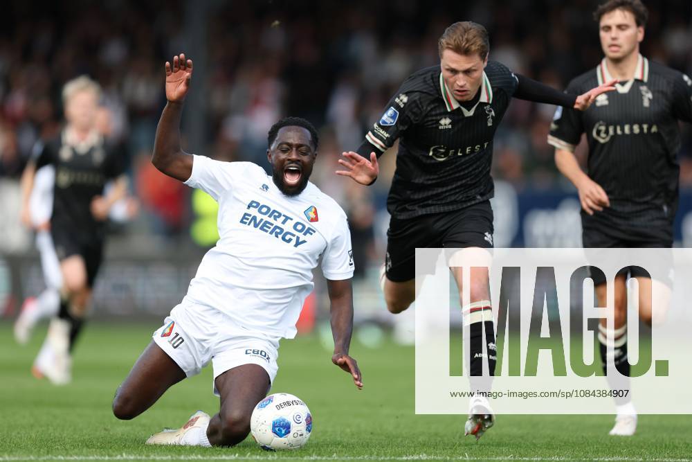 VELSEN - (lr) Milan Hokke of ADO Den Haag commits a foul on Tyrone Owusu of Telstar during the Dutch Eredivisie match between Telstar and ADO Den Haag at the BUKO Stadium on October 11, 2026 in Velsen, the Netherlands. SONNY LENSEN ANP Eredivisie 2026 27 ANPxSportx IVx 572126512 originalFilename: 572126512
