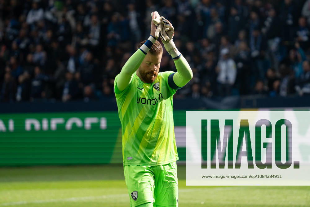 Bochum, Germany October 11, 2026 2. Bundesliga 2026–2027 Matchday 7 VfL Bochum 1848 vs. DSC Arminia Bielefeld Pictured: Goalkeeper Timo Horn BOC welcomes the fans DFL and DFB regulations prohibit any use of photographs as image sequences and or quasi-video