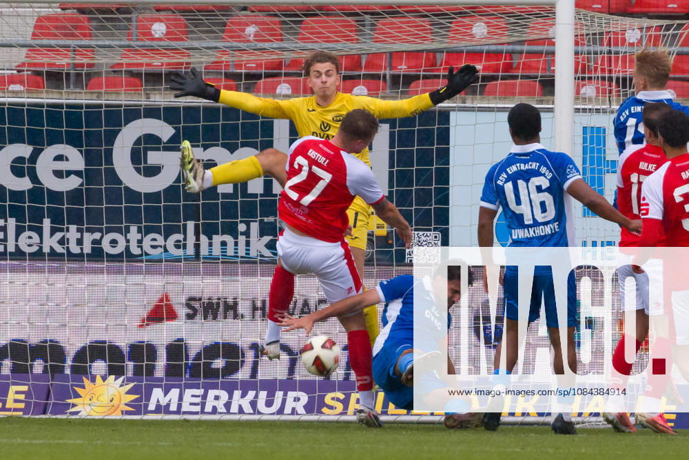 Vin Kastull (HFC), 27, is stopped by goalkeeper Linus Löffler (RSV), 1, Hallescher FC vs. RSV Eintracht 1949, Soccer, Northeast Regional League, Matchday 12, 2026–27 Season, October 11, 2026, Halle Leuna Chemie Stadium, ST Deutschland