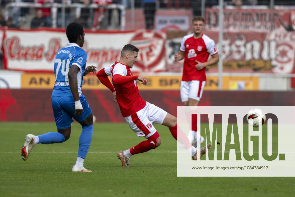 Regionalliga Northeast, Season 26–27: Hallescher FC vs. RSV Eintracht 1949 e.V., Halle, Germany, October 11, 2026. Pictured, from left: Nathanael Kukanda (RSV) and Marius Hauptmann (Halle). Halle-Saale-Leuna Chemie Stadium, Saxony-Anhalt, Germany