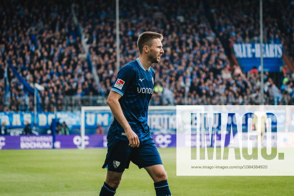 Bochum, Germany, October 11, 2026; 2. Bundesliga 2026–2027, Matchday 7: VfL Bochum 1848 vs. DSC Arminia Bielefeld. Pictured: Karol Mets. BOC, DFL, and DFB regulations prohibit any use of photographs as image sequences and or quasi-video.