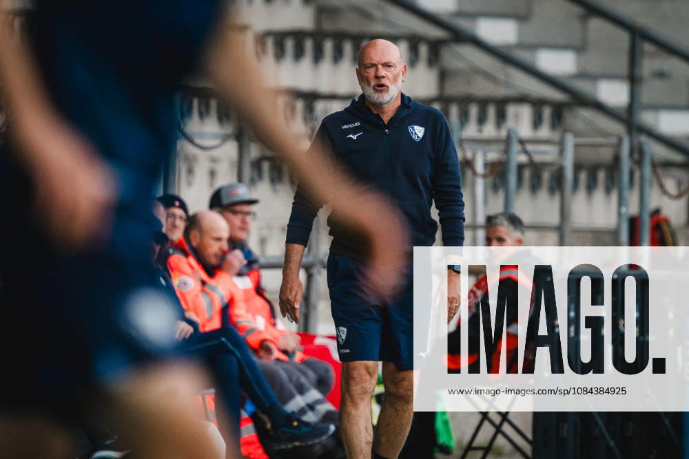 Bochum, Germany October 11, 2026 2. Bundesliga 2026–2027 Matchday 7 VfL Bochum 1848 vs. DSC Arminia Bielefeld Pictured: Coach Uwe Rösler Roesler BOC DFL DFB regulations prohibit any use of photographs as image sequences and or quasi video Vonovia Ruhrstadion North Rhine-Westphalia