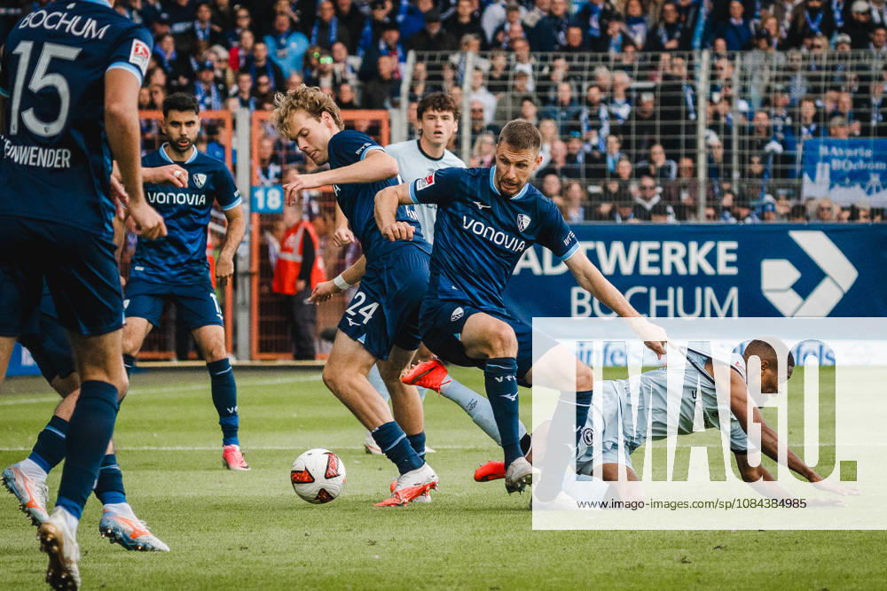 Bochum, Germany, October 11, 2026; 2. Bundesliga 2026–2027, Matchday 7: VfL Bochum 1848 vs. DSC Arminia Bielefeld. Pictured, from left, in a tackle: Mats Pannewig (BOC), Karol Mets (BOC), and Isaiah Young (DSC). DFL and DFB regulations prohibit any use of photographs as image sequences and or quasi-video. Vonovia Ruhrstadion, North Rhine-Westphalia