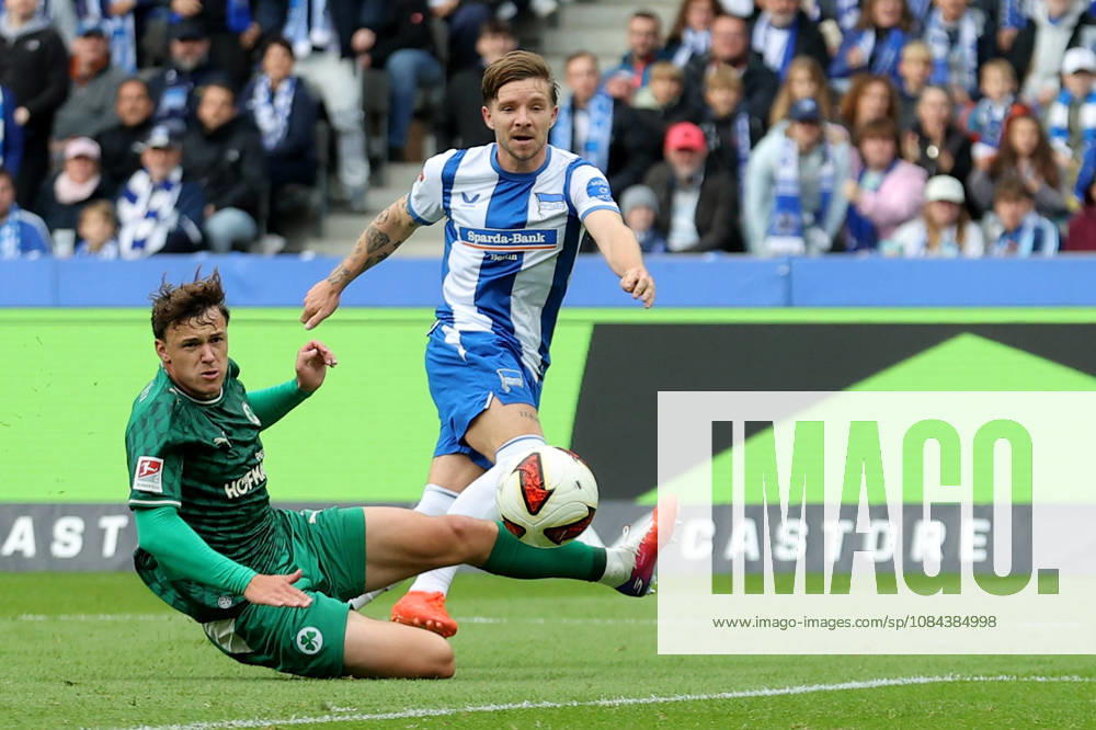 Soccer 2. Bundesliga, Hertha BSC Berlin vs. SpVgg Greuther Fürth; from left: Mads Pedersen, Hertha BSC Berlin; goal scorer, scores the goal, goal, scores the goal 1–0 Berlin
