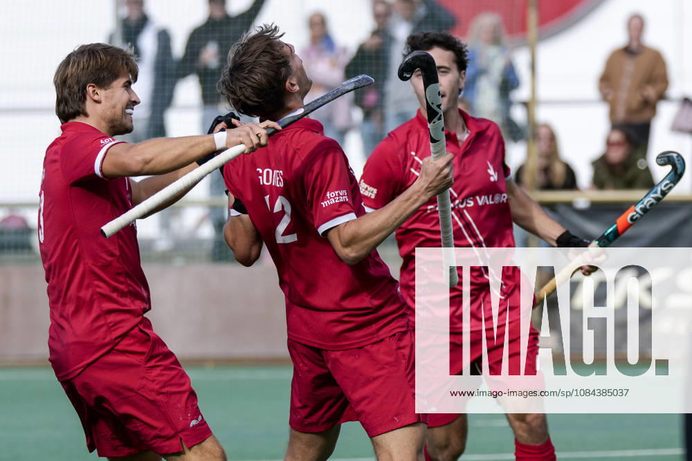 From left: Philipp Wossidlo (TSVMH), 23; goal scorer Oskar Gomes (TSVMH), 12; Louis Rowe (TSVMH), 13; players from TSV Mannheim Hockey celebrate the goal that made the score 3–2, Celebration, goal celebration, goal scored, celebrating the goal, goal, celebration, celebrating the goal, joy, happiness, happy, optimistic, positive, game scene, highlight, action, 11 10 2026, Mannheim, Germany, hockey, 1st Bundesliga, men’s, TSV Mannheim Harvestehuder THC