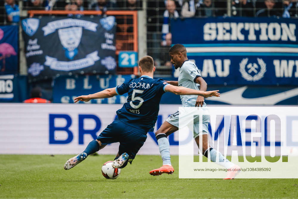 Bochum, Germany October 11, 2026 2. Bundesliga 2026–2027 Matchday 7 VfL Bochum 1848 vs. DSC Arminia Bielefeld Pictured, from left, in a tackle: Karol Mets (BOC) and Isaiah Young (DSC). DFL and DFB regulations prohibit any use of photographs as image sequences and or quasi-video. Vonovia Ruhrstadion, North Rhine-Westphalia