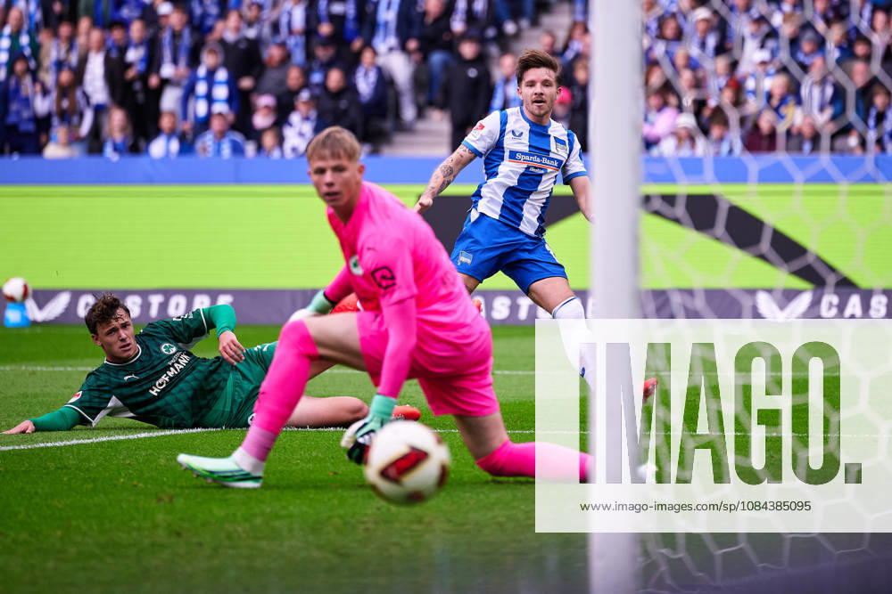 Mads Pedersen, Hertha BSC, 22, shot on goal for the 1-0 lead, GER, Hertha BSC vs. SPVGG Greuther Fürth, 2. Bundesliga, 2026-27 season, Matchday 7, October 11, 2026 DFL regulations prohibit any use of photographs as image sequences and or quasi-video GER, Hertha BSC vs. SPVGG Greuther Fürth, 2. Bundesliga, 2026–27 season, Matchday 7, October 11, 2026, Berlin