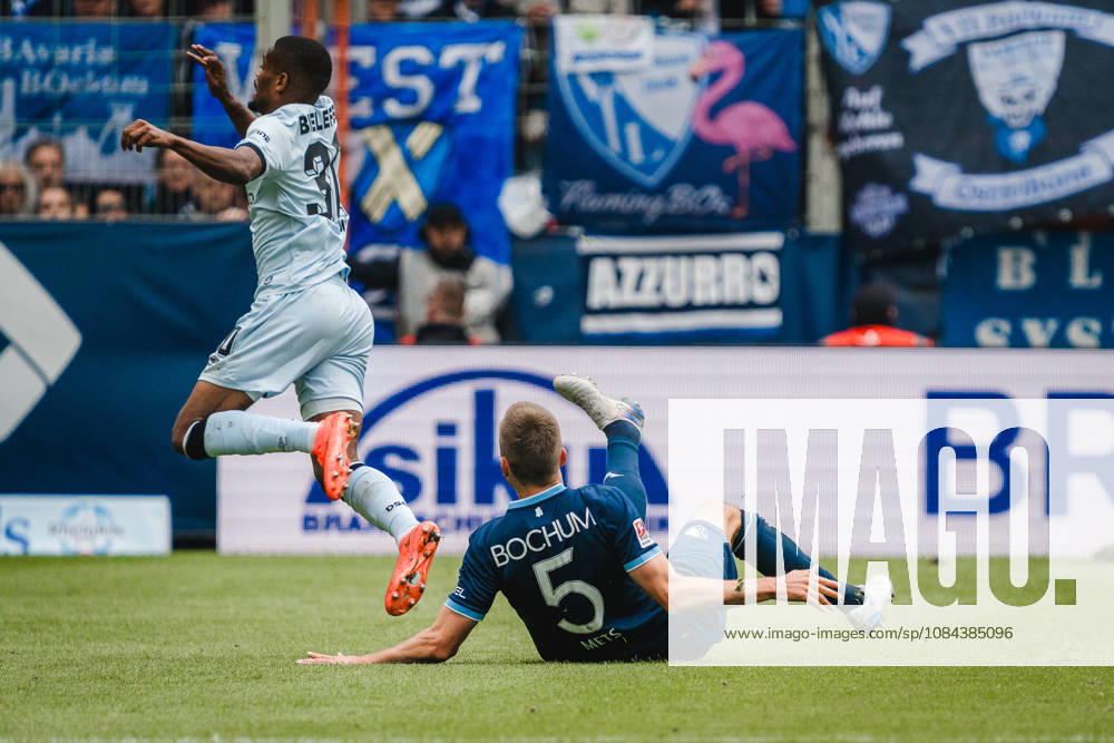 Bochum, Germany October 11, 2026 2. Bundesliga 2026–2027 Matchday 7 VfL Bochum 1848 vs. DSC Arminia Bielefeld Pictured, from left, in a tackle: Karol Mets (BOC) and Isaiah Young (DSC). DFL and DFB regulations prohibit any use of photographs as image sequences and or quasi-video. Vonovia Ruhrstadion, North Rhine-Westphalia