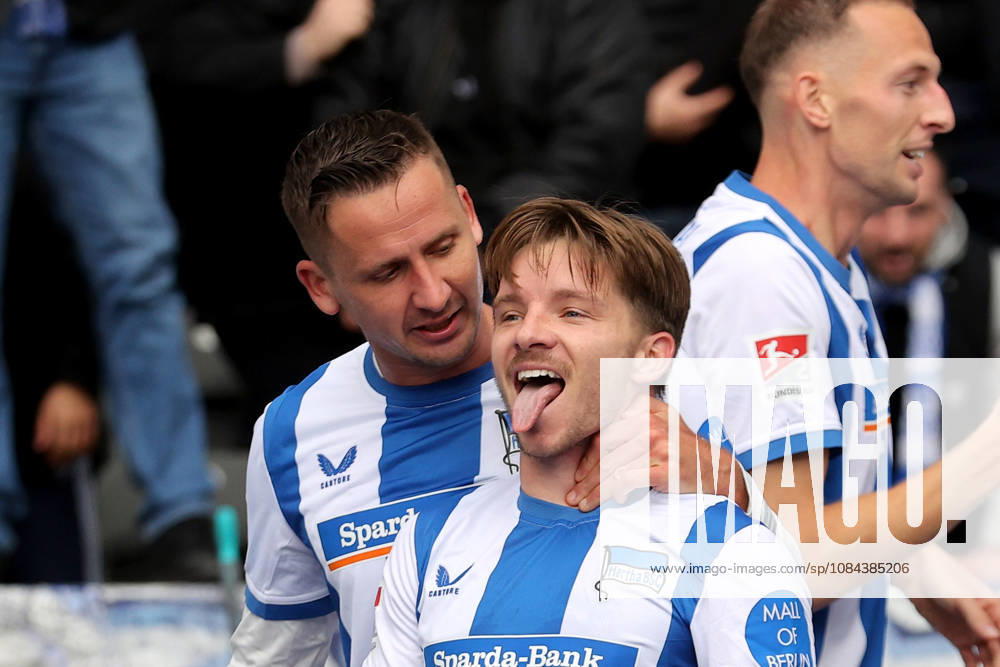 Soccer, 2. Bundesliga, Hertha BSC Berlin vs. SpVgg Greuther Fürth; left: goal celebration after Mads Pedersen scored the 1–0 goal for Hertha BSC Berlin. DFL and DFB regulations prohibit any use of photographs as image sequences and or quasi-video. Berlin
