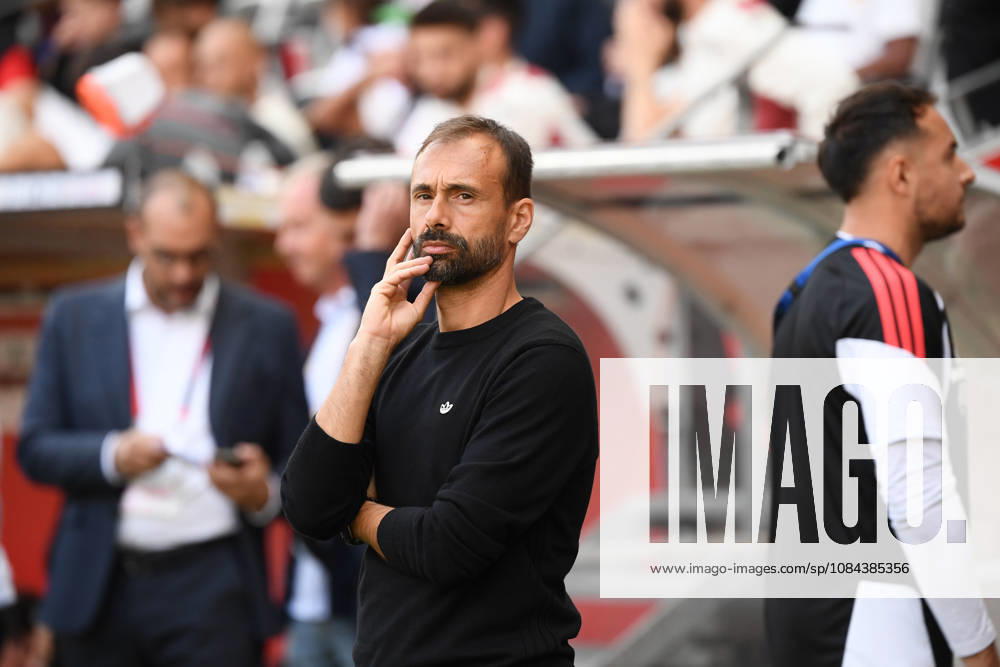 OGC Nice v RC Strasbourg Alsace - Ligue 1 McDonald s 2026 2027 Hugo OLIVEIRA Head Coach of RC Strasbourg during Ligue 1 McDonald s match between Nice and Strasbourg at Allianz Riviera Stadium on October 11, 2026 in Nice, France. Nice France