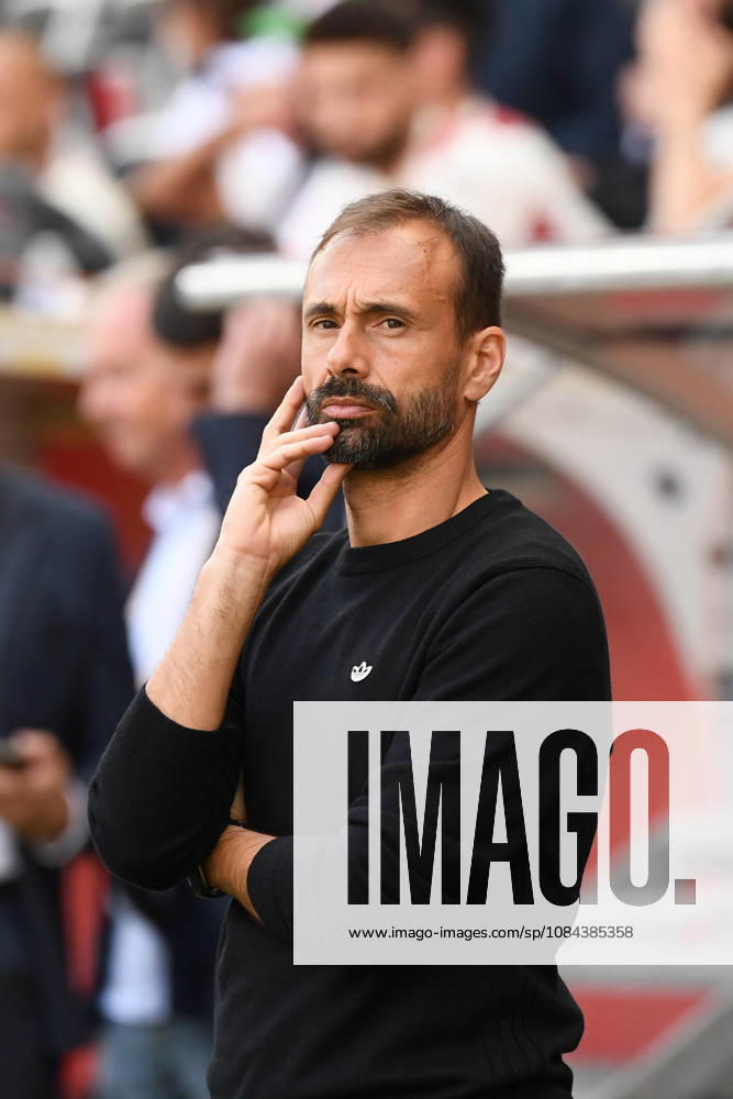 OGC Nice v RC Strasbourg Alsace - Ligue 1 McDonald s 2026 2027 Hugo OLIVEIRA Head Coach of RC Strasbourg during Ligue 1 McDonald s match between Nice and Strasbourg at Allianz Riviera Stadium on October 11, 2026 in Nice, France. Nice France