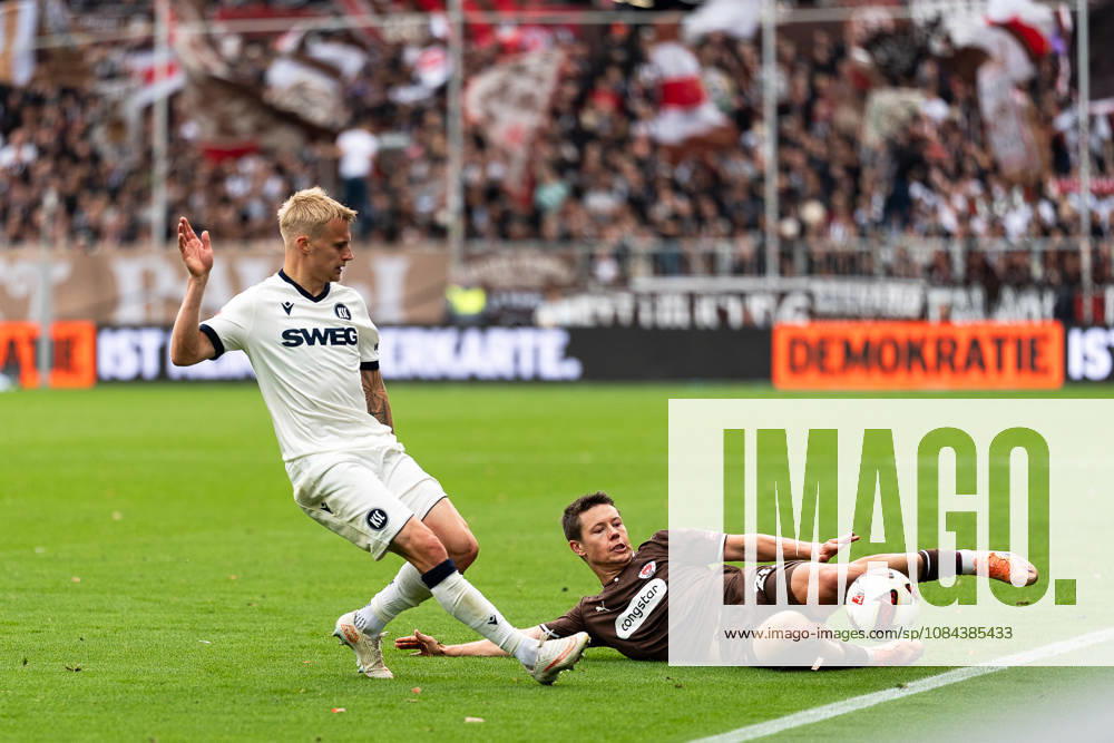 Mathias Rasmussen, FC St. Pauli, 20; Graetsche fighting for the ball; Viktor Bergh, Karlsruher SC, 33; GER; FC St. Pauli vs. Karlsruher SC; soccer; 2. Bundesliga; Matchday 7; 2026–2027 season, October 11, 2026 DFL regulations prohibit any use of photographs as image sequences and or quasi-video, GER, FC St. Pauli vs. Karlsruher SC, Soccer, 2. Bundesliga, Matchday 7, 2026–2027 Season, October 11, 2026, Hamburg