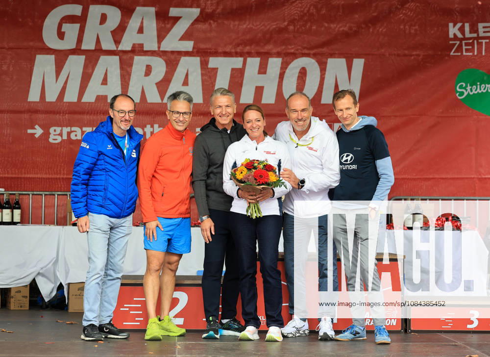 RUNNING - Graz Marathon 2026 GRAZ,AUSTRIA,11.OCT.26 - RUNNING - Graz Marathon. Image shows Michael Gradischnig (Steiermaerkische Sparkasse),sports councilor Kurt Hohensinner (Graz), Michael Witsch (Wiener Staedtische), Xenia Daum (Kleine Zeitung), Michael Kummerer (Graz Marathon) and Roland Punzengruber (Hyundai) . GEPAxpictures xWolfgangxGrebien
