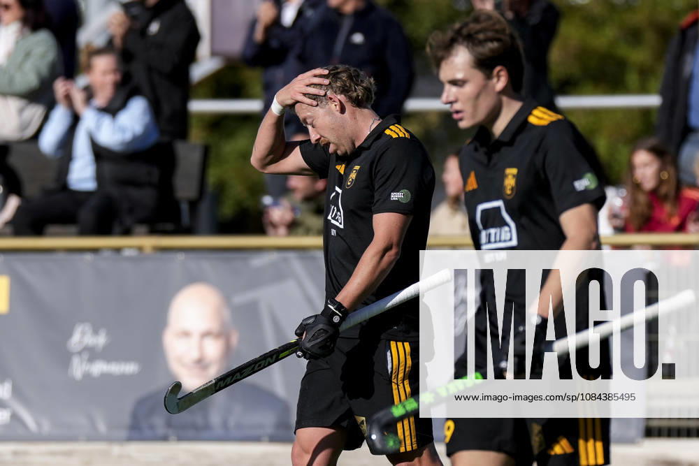 From left: Corey James Weyer (HTHC), 3, Moritz Pfähler HTHC, 29, player for Harvestehuder THC, disappointed by the loss, disappointment after the final whistle, highlight, loser, lost, frustration, disappointed, pessimistic, October 11, 2026, Mannheim, Germany, hockey, 1st Bundesliga, men’s, TSV Mannheim vs. Harvestehuder THC