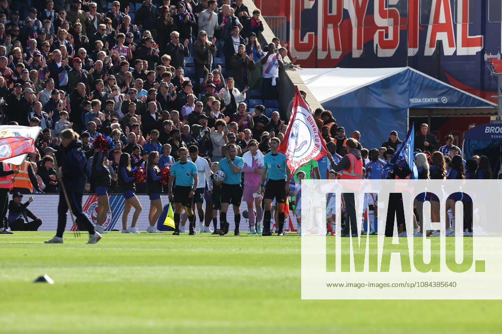 11th October 2026; Selhurst Park, London, England; Premier League Football, Crystal Palace versus Nottingham Forest; Players appearing for the start of the match KatiexChan