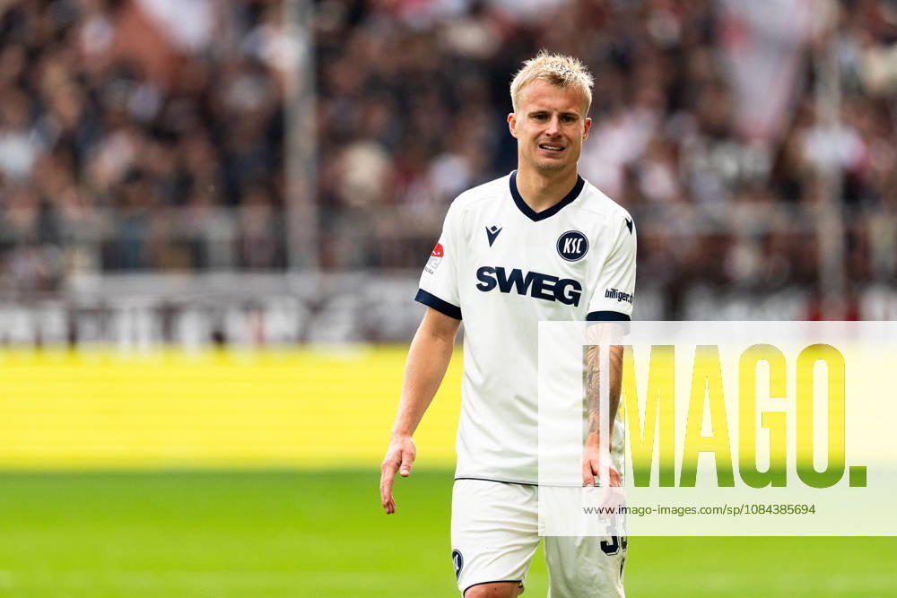 Viktor Bergh, Karlsruher SC, 33, disappointed; Disappointment, GER, FC St. Pauli vs. Karlsruher SC, Soccer, 2. Bundesliga, Matchday 7, 2026–2027 Season, October 11, 2026 DFL regulations prohibit any use of photographs as image sequences and or quasi-video, GER, FC St. Pauli vs. Karlsruher SC, soccer, 2. Bundesliga, Matchday 7, 2026–2027 season, October 11, 2026, Hamburg